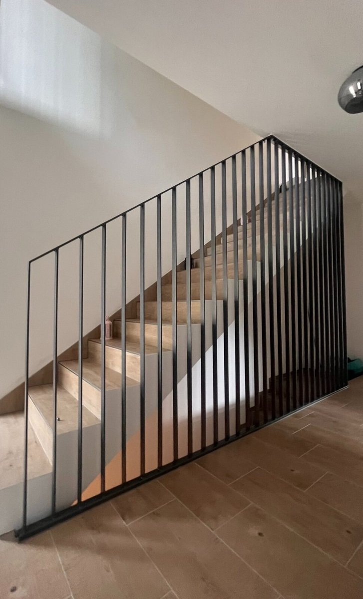 Designtreppe mit Stahlstäben