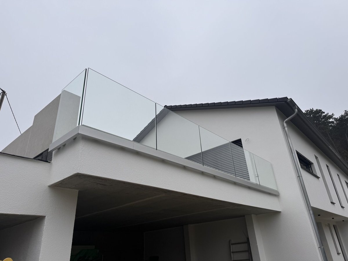Glasbalkon am Neubau
