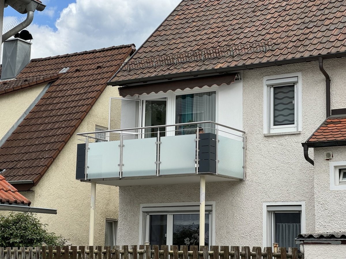 Glasgeländer am Doppelhaus